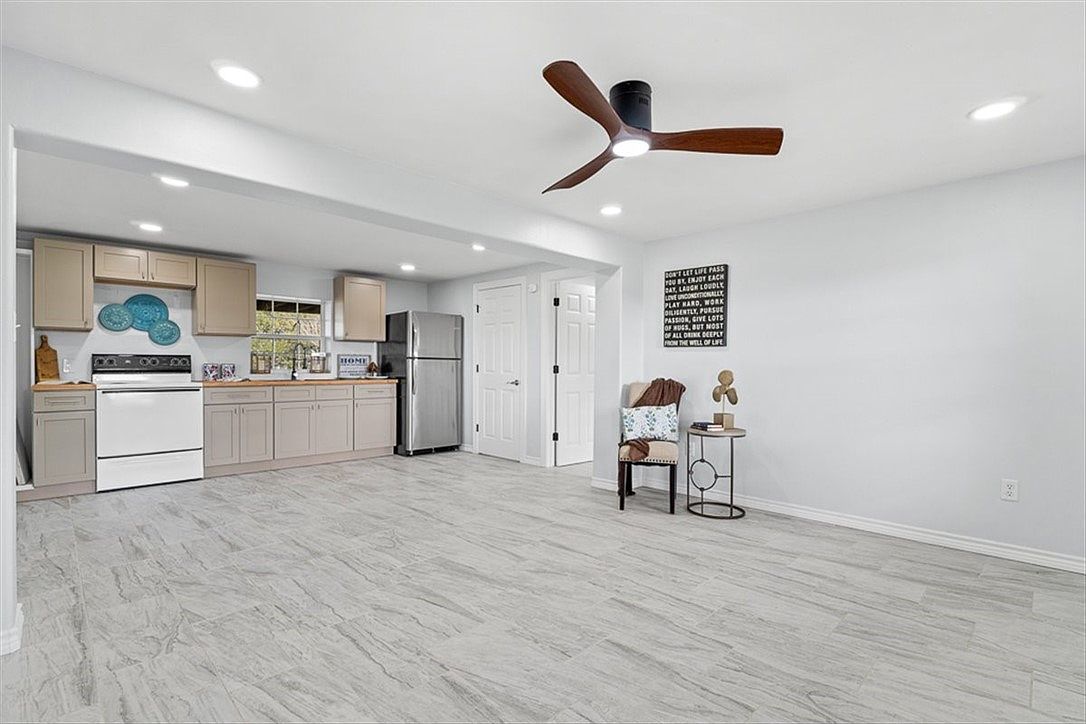 257 W Club Oak Ln Rockport, TX 78382 - Thumbnail 4