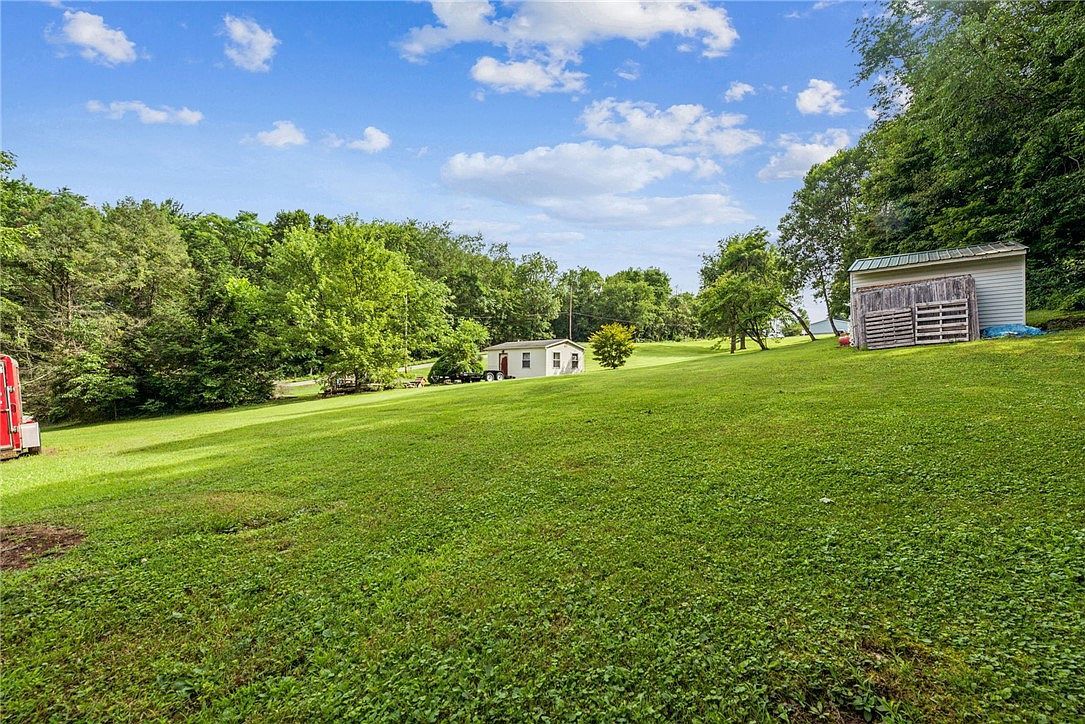 517 Atlantic Rd Derry, PA 15627 - Thumbnail 4