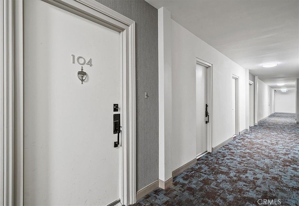1045 N Kings Rd APT 104 West Hollywood, CA 90069 - Thumbnail 4