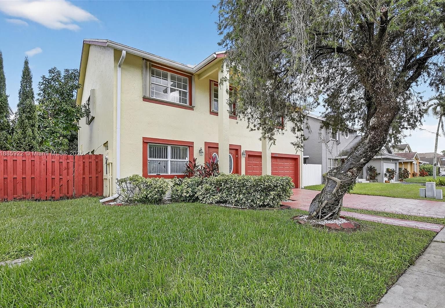 1001 SW 100th Ter Pembroke Pines, FL 33025 - Thumbnail 4