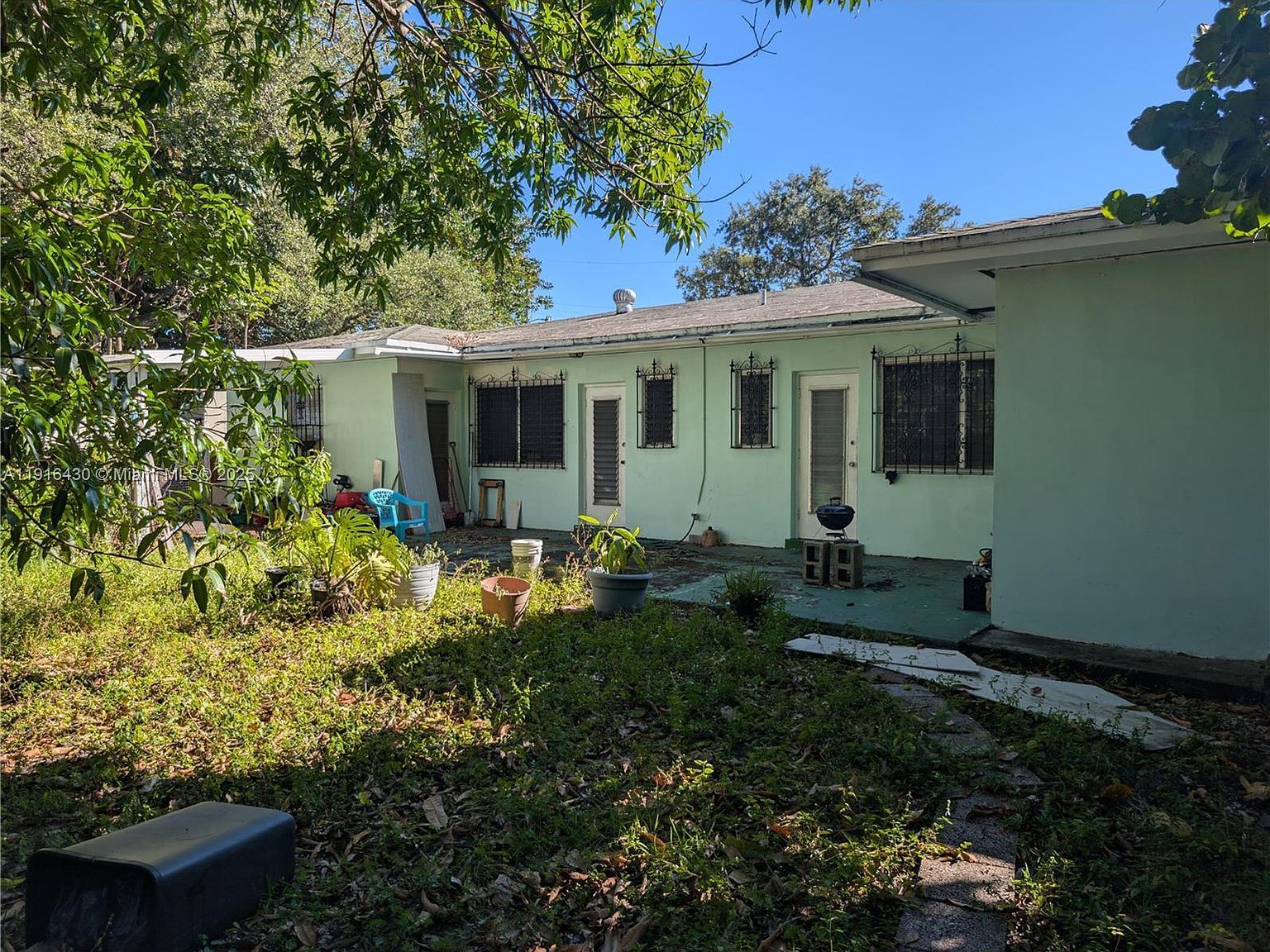 335-337 NE 168th St Miami, FL 33162 - Thumbnail 4