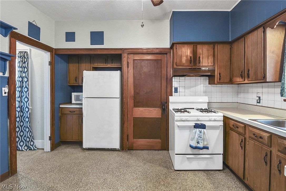 7510 Manhattan Ave Parma, OH 44129 - Thumbnail 4