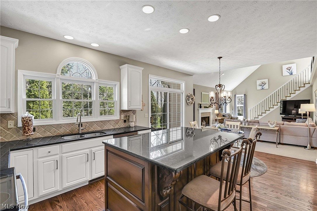 607 Parkside Dr Avon Lake, OH 44012 - Thumbnail 4