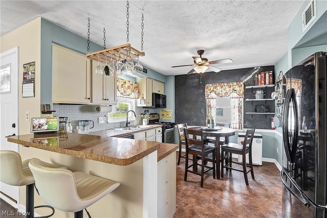 5627 Burns Rd North Olmsted, OH 44070 - Thumbnail 4