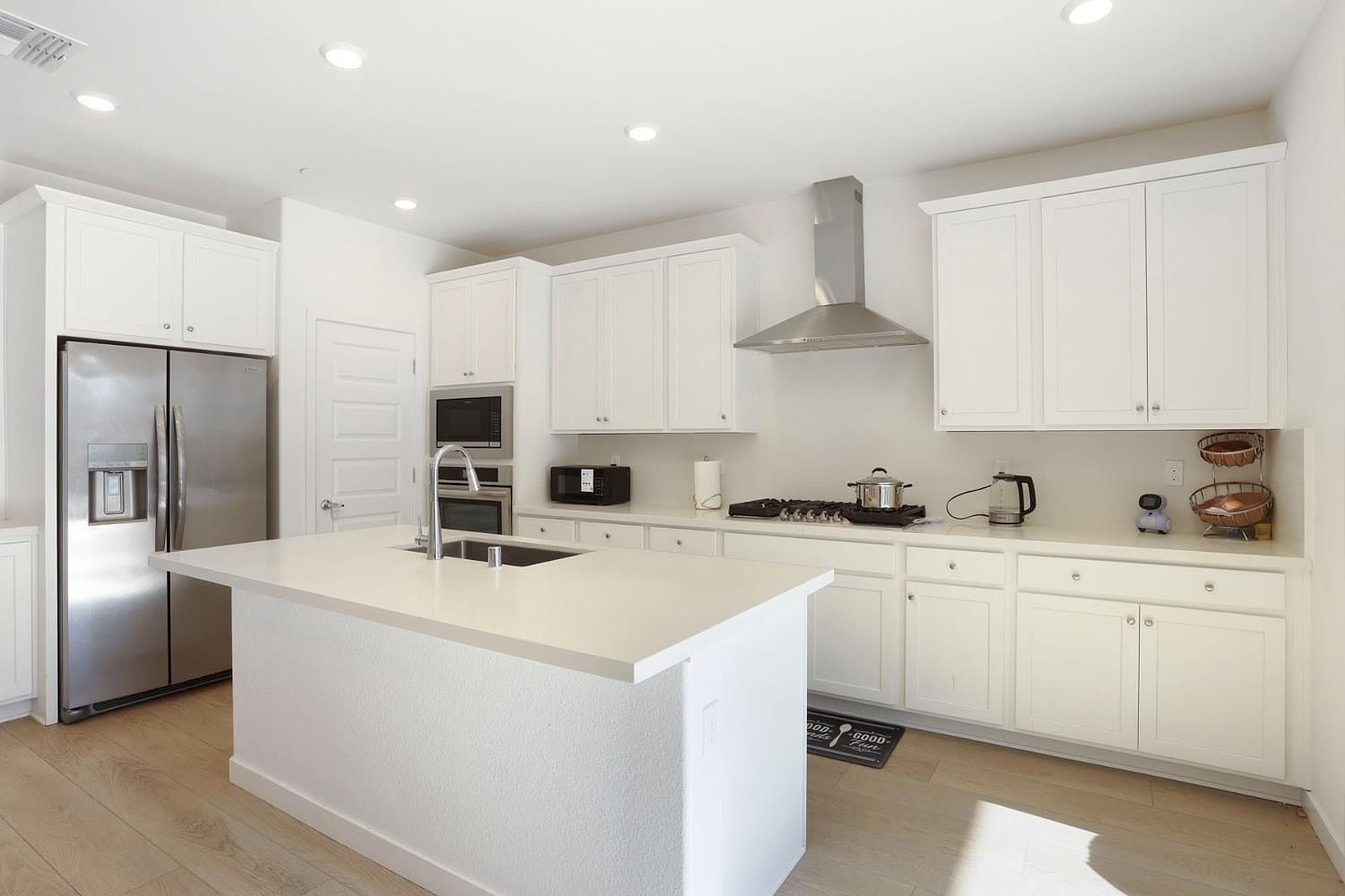 7048 Blue Bay Ln Stockton, CA 95219 - Thumbnail 4