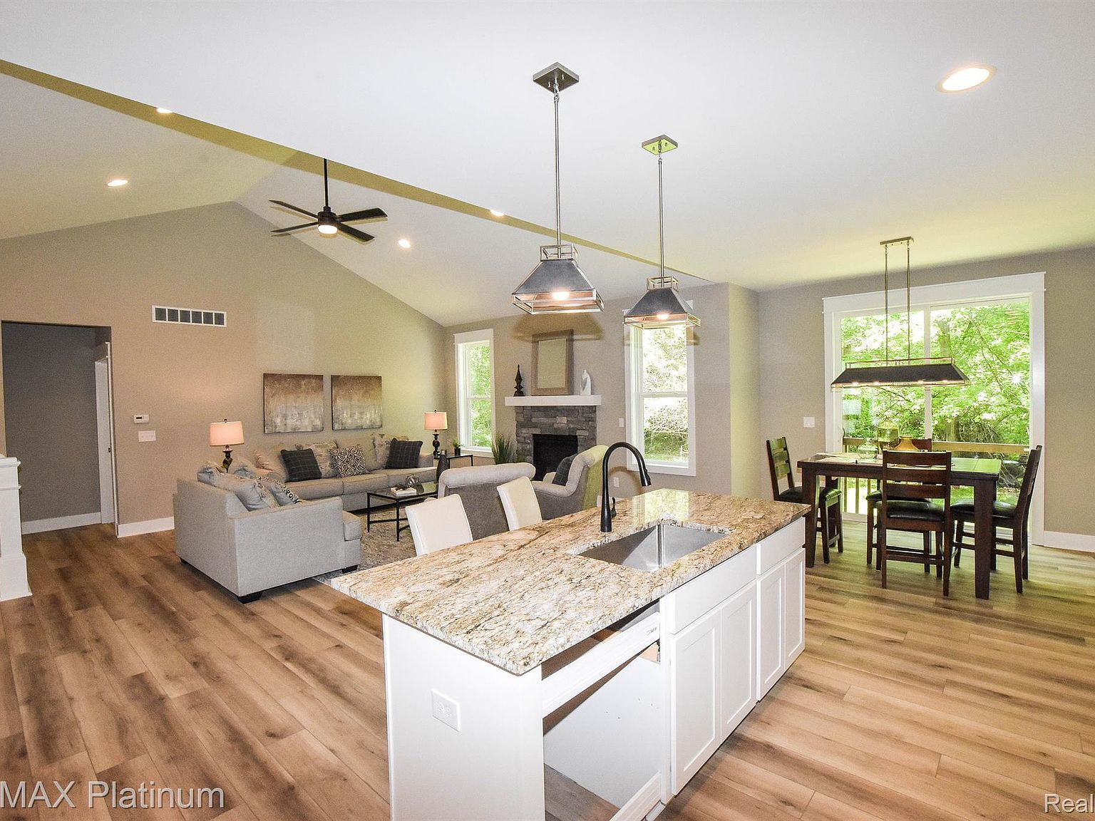 43 Candlelight Ct Brighton, MI 48114 - Thumbnail 4