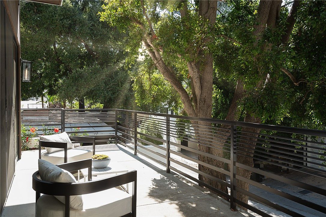 9836 Yoakum Dr Beverly Hills, CA 90210 - Thumbnail 4