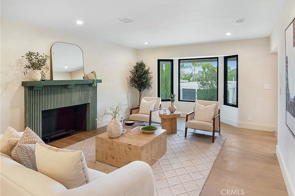 11268 Dona Lola Dr Studio City, CA 91604 - Thumbnail 4