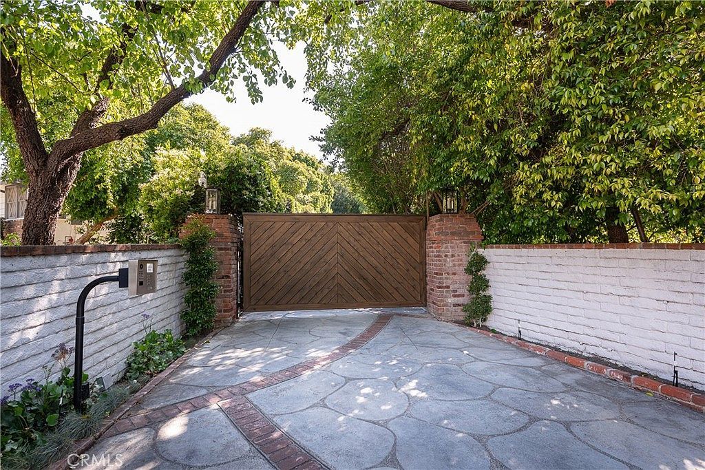 4851 Corbin Ave Tarzana, CA 91356 - Thumbnail 4