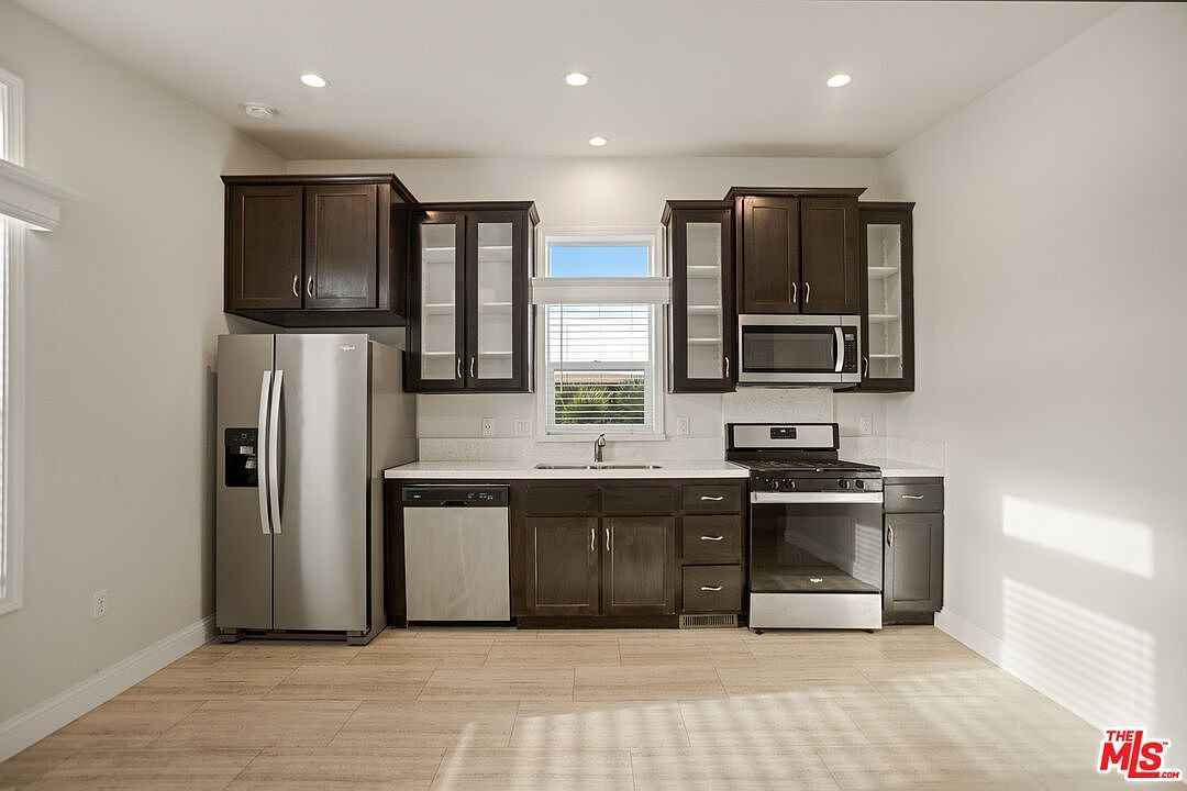 8250 Lankershim Blvd #196 North Hollywood, CA 91605 - Thumbnail 4