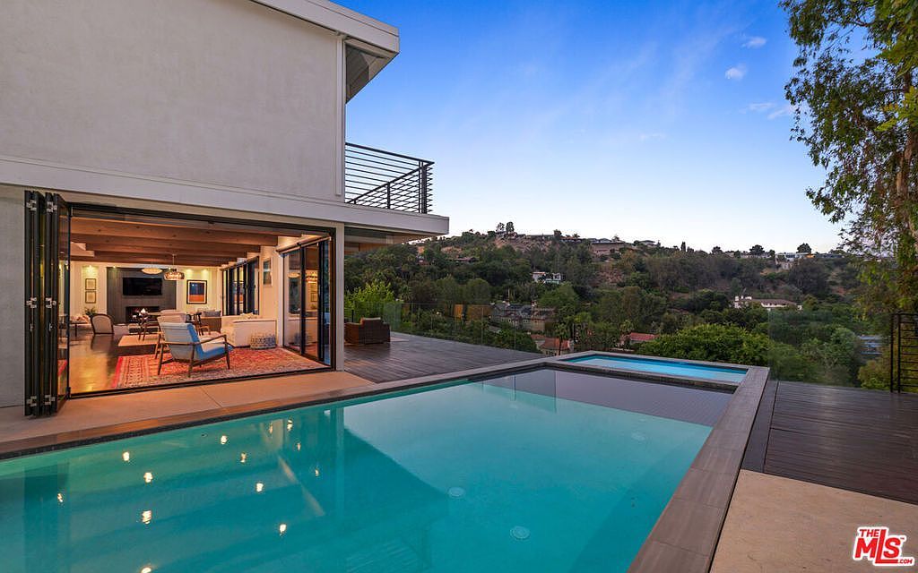 2608 Carman Crest Dr Los Angeles, CA 90068 - Thumbnail 4