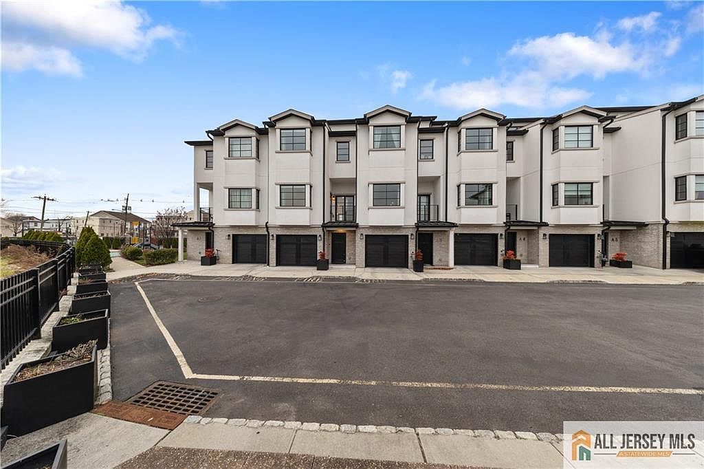 2 Harbor Front Plz Elizabeth, NJ 07206 - Thumbnail 4