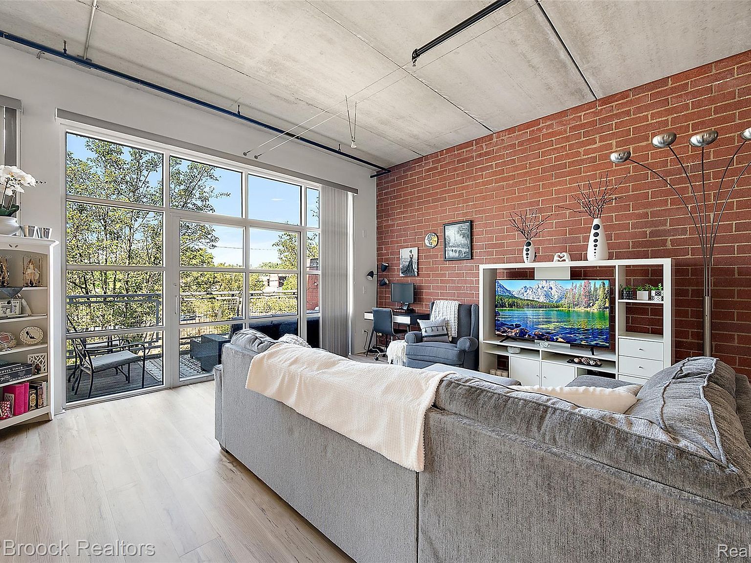 322 E Harrison Ave UNIT 18 Royal Oak, MI 48067 - Thumbnail 4