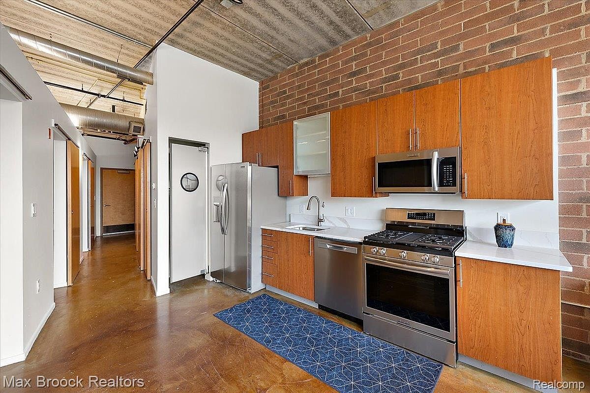 333 E Parent Ave UNIT 32 Royal Oak, MI 48067 - Thumbnail 4