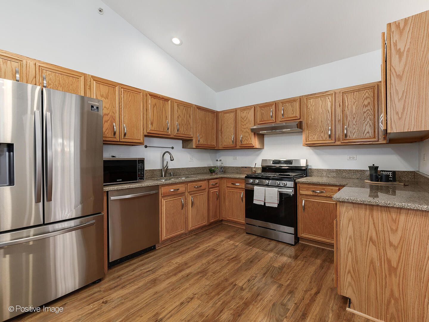 121 Commons Ct Wheeling, IL 60090 - Thumbnail 4