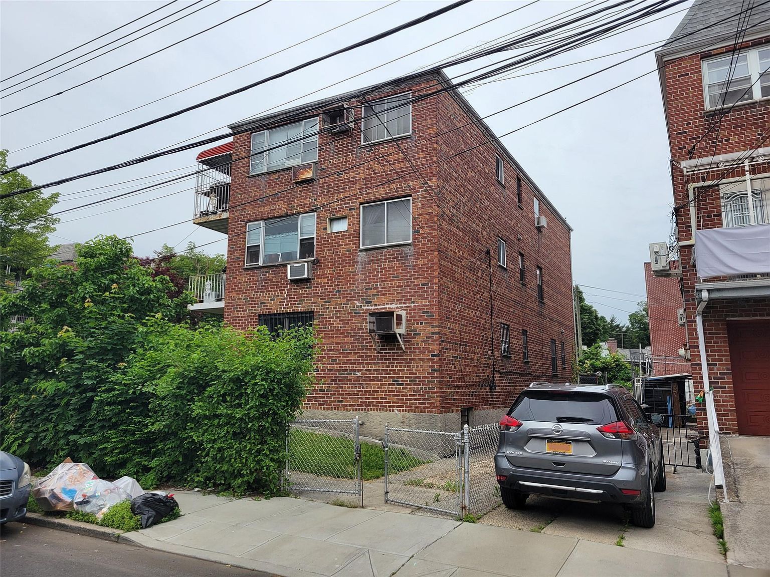 7915 Kneeland Ave Flushing, NY 11373 - Thumbnail 4