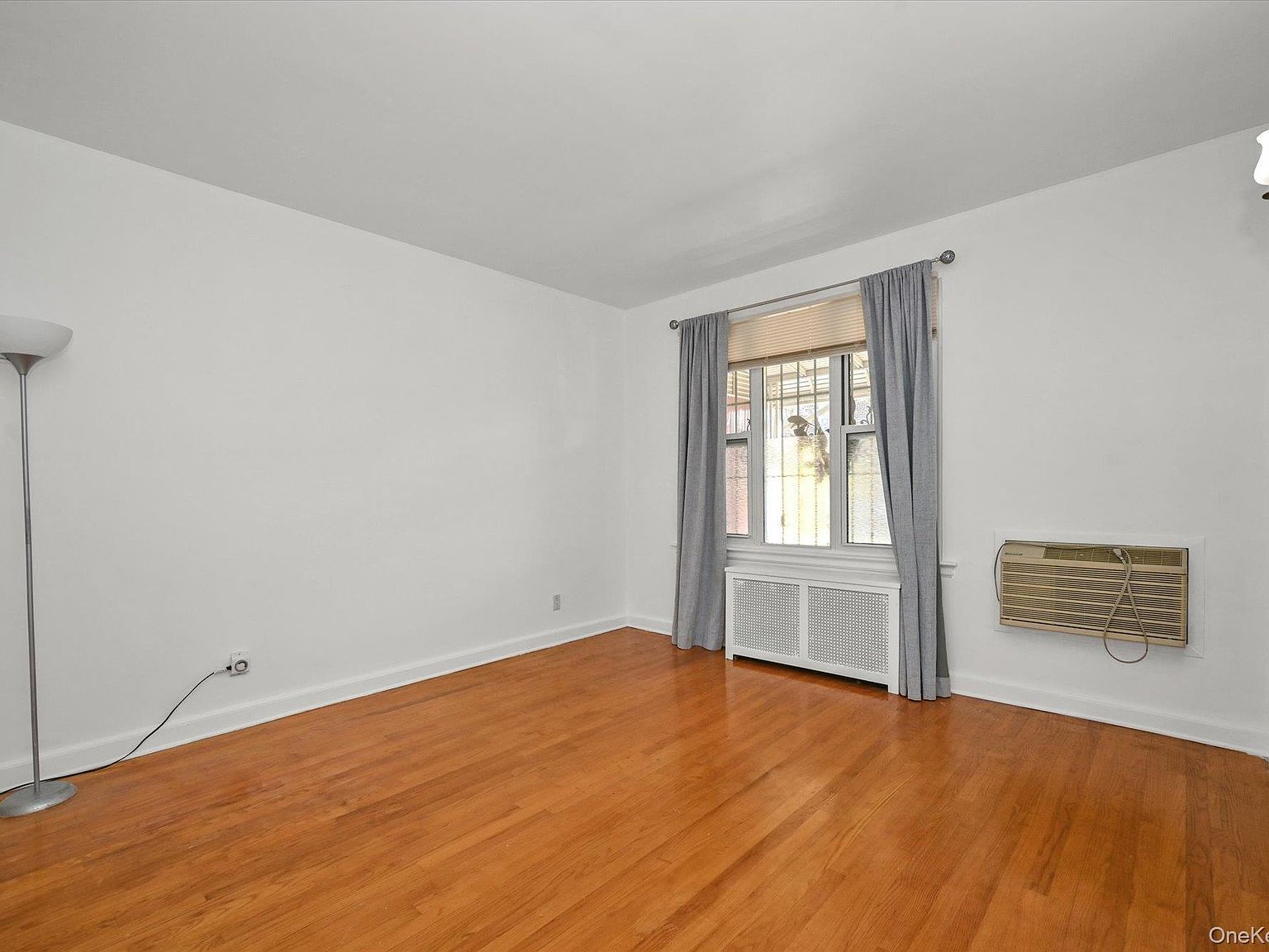 4826 42nd St Long Island City, NY 11104 - Thumbnail 4