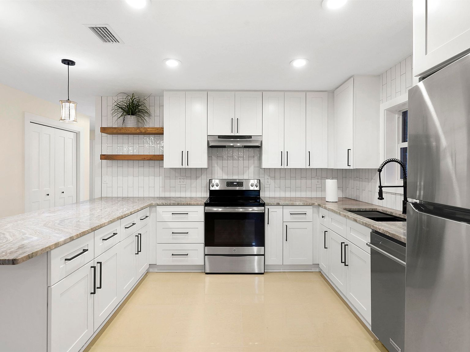 212 F St Saint Augustine, FL 32080 - Thumbnail 4