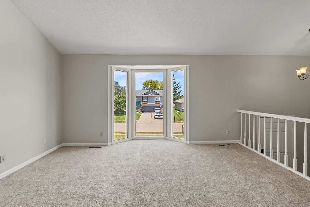 13569 Berry Cir Omaha, NE 68137 - Thumbnail 4