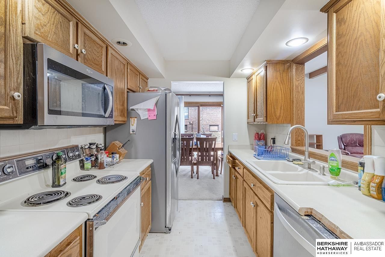 4910 Sinclair Ct Lincoln, NE 68516 - Thumbnail 4