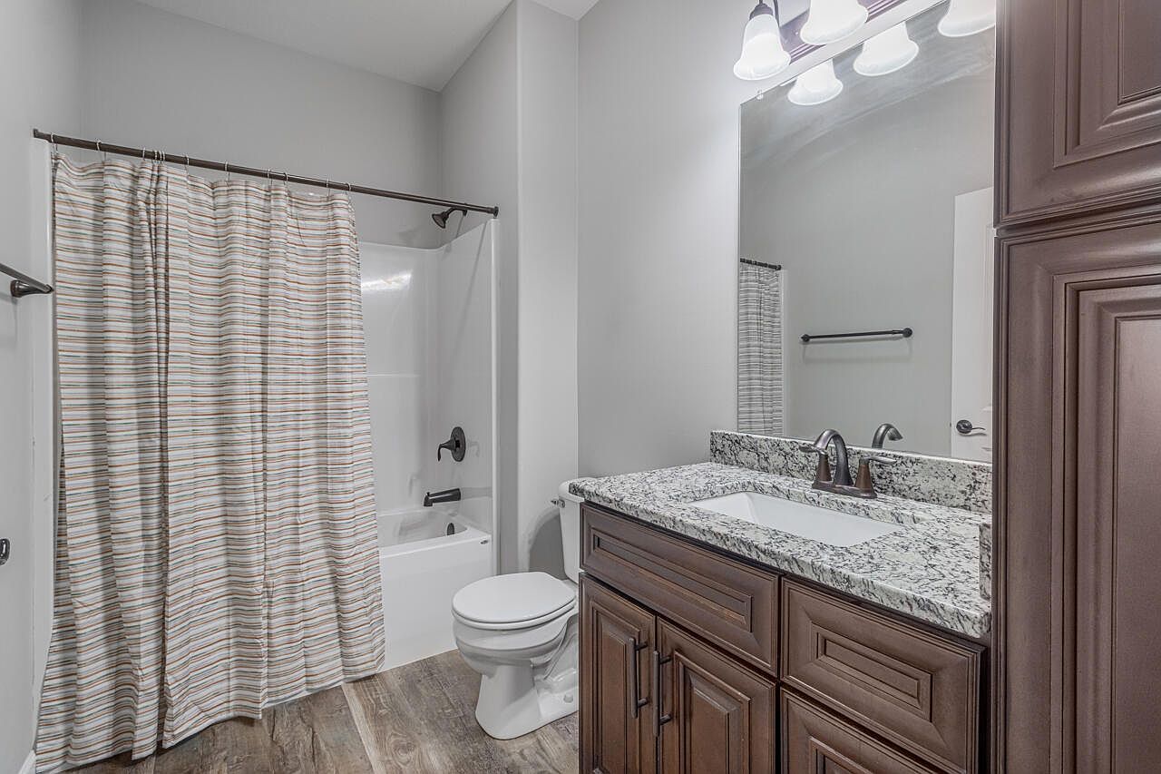 218 Saint Andrews Loop Malvern, IA 51551 - Thumbnail 4