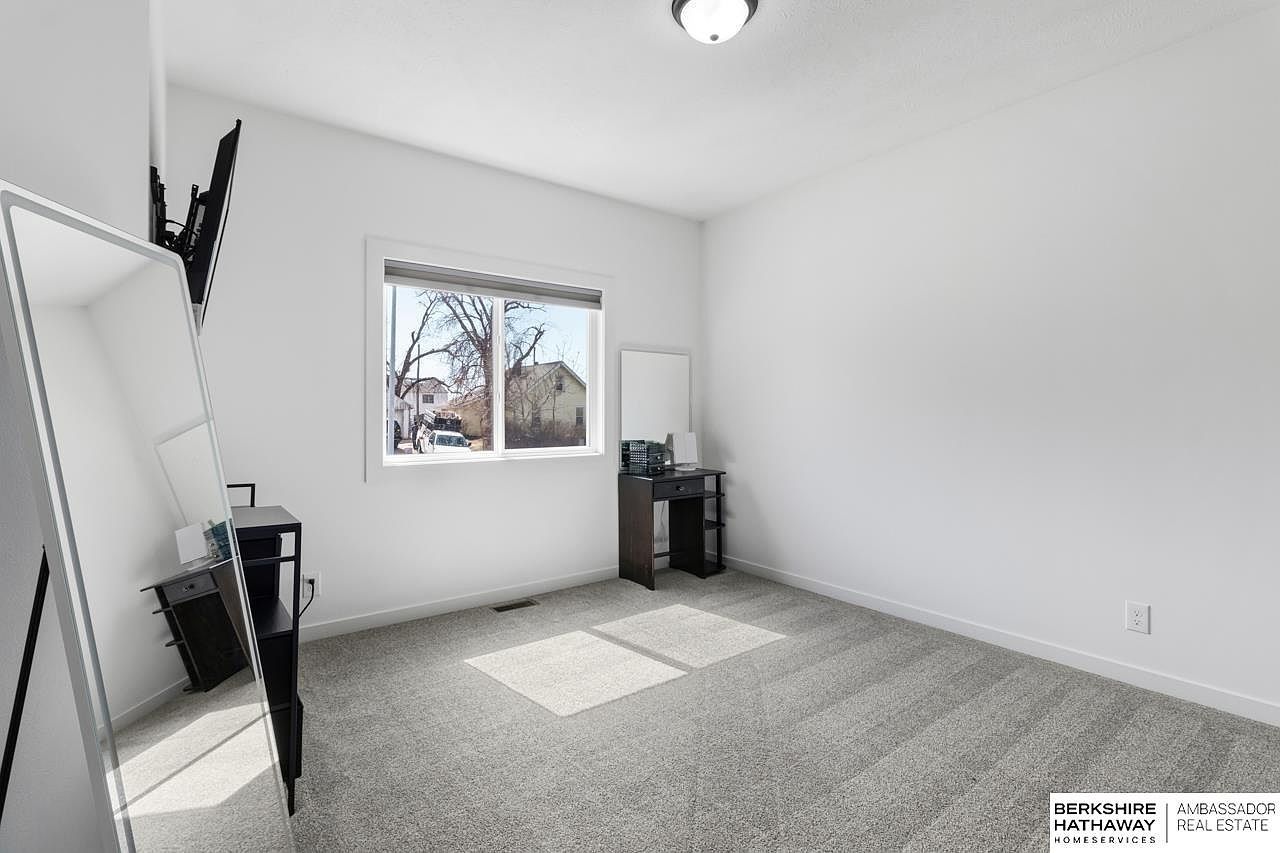 5838 N St Omaha, NE 68117 - Thumbnail 4