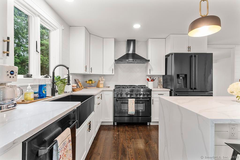 1207 Stillson Rd Fairfield, CT 06824 - Thumbnail 4