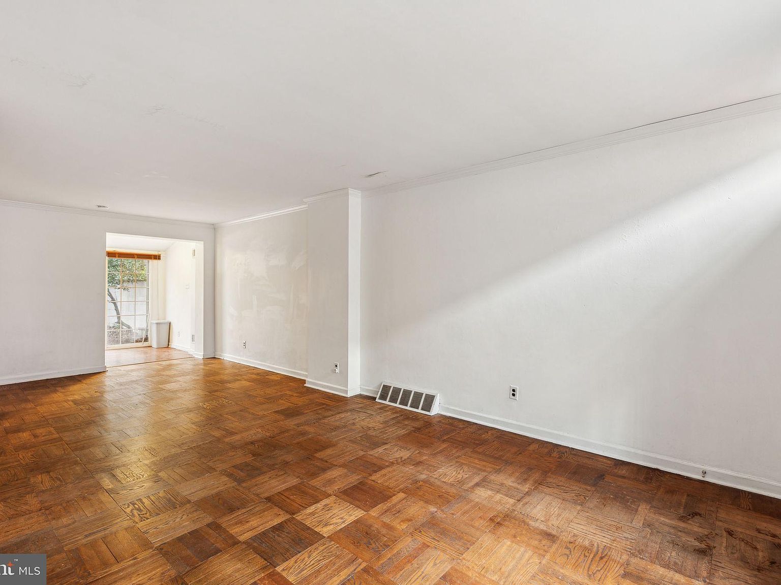 2304 Waverly St Philadelphia, PA 19146 - Thumbnail 4