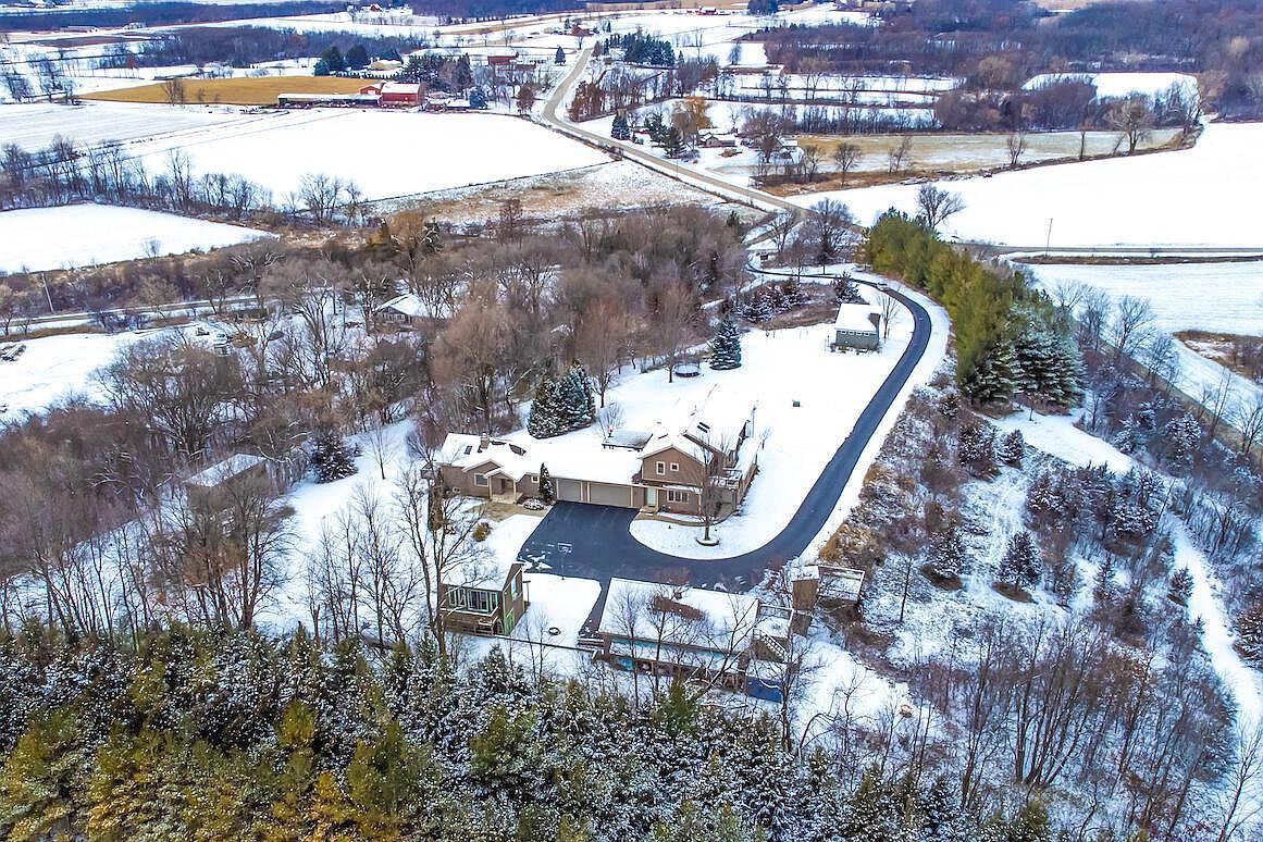 W2483 Bakertown Dr Helenville, WI 53137 - Thumbnail 4