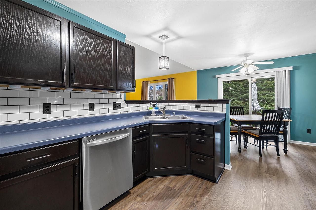 1182 Center St Hartford, WI 53027 - Thumbnail 4