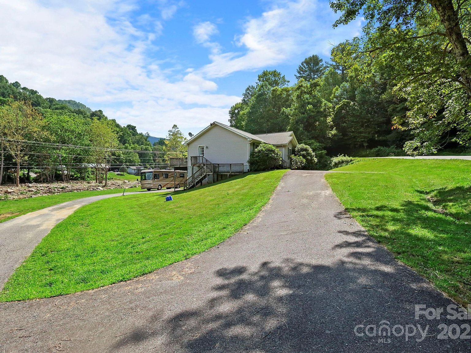 31 Barlow Rd Elk Park, NC 28622 - Thumbnail 4