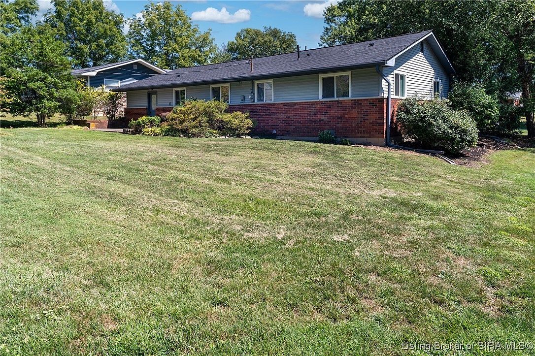 808 Locust St Salem, IN 47167 - Thumbnail 4