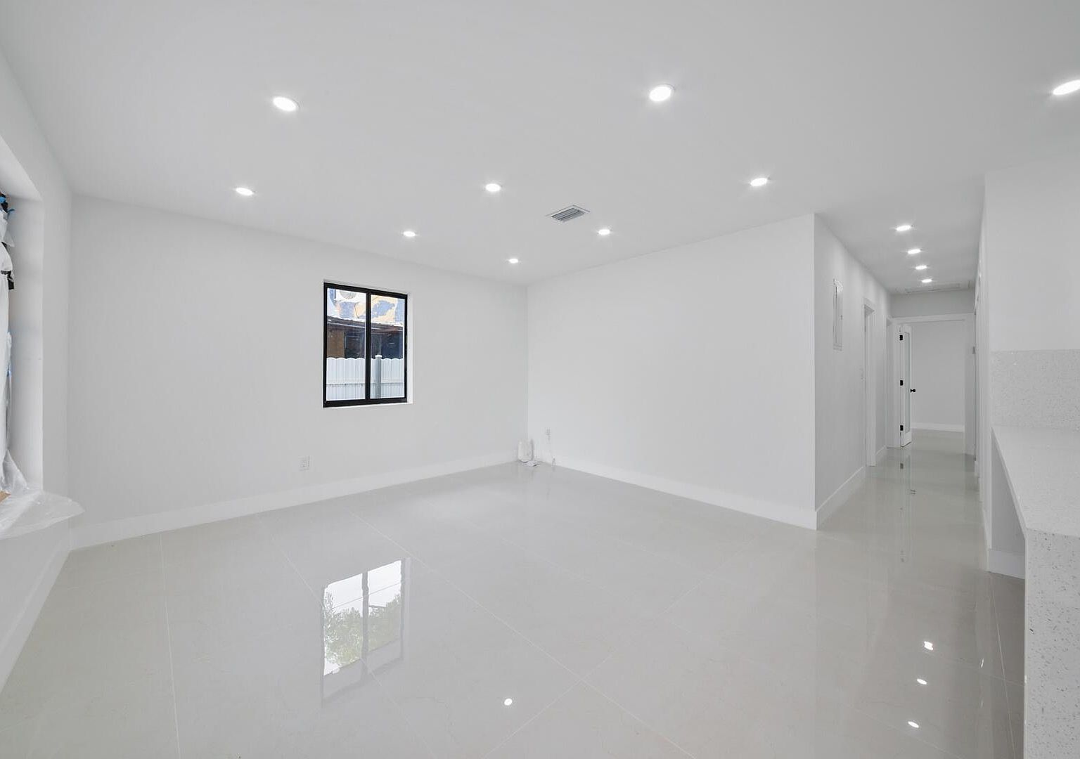 860 NW 70th St Miami, FL 33150 - Thumbnail 4