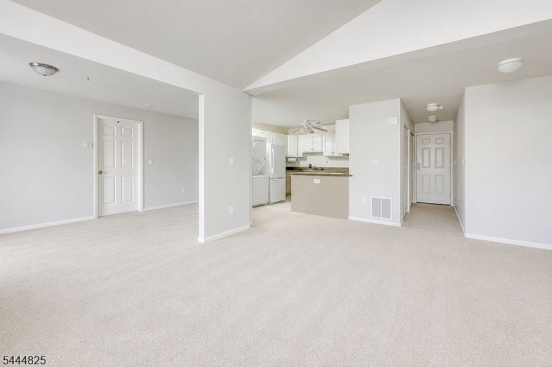 158 Falcon Ridge Way BLDG 15 #158 Hamburg, NJ 07419 - Thumbnail 4