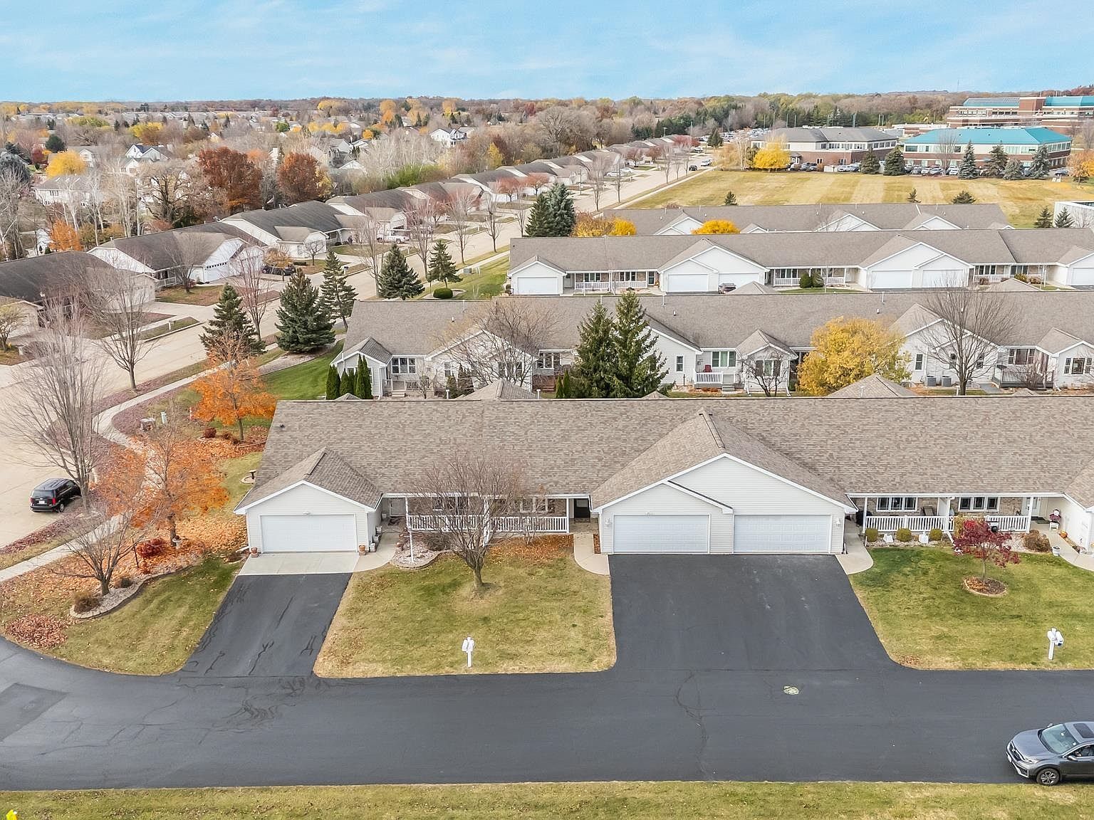 2290 Patriot Ln UNIT B Oshkosh, WI 54904 - Thumbnail 4