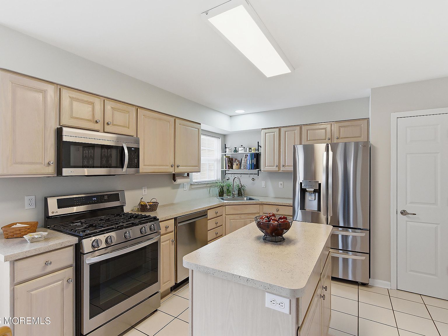 2570 Little Pine Ct Toms River, NJ 08755 - Thumbnail 4