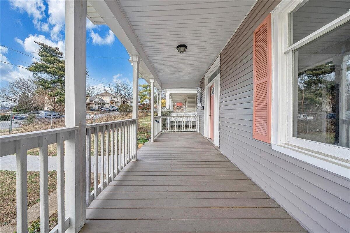 909 Highland Ave SE Roanoke, VA 24013 - Thumbnail 4