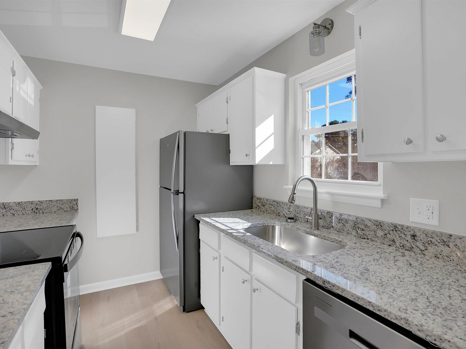 1913 Grays Inn Rd Columbia, SC 29210 - Thumbnail 4