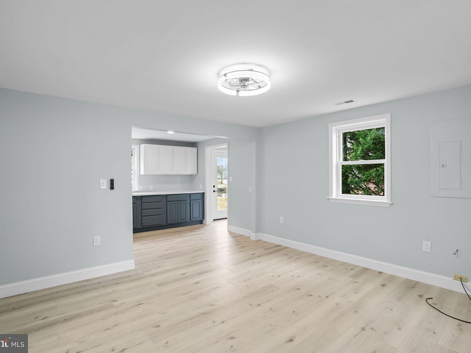 2636 Haddaway Rd Baltimore, MD 21219 - Thumbnail 4