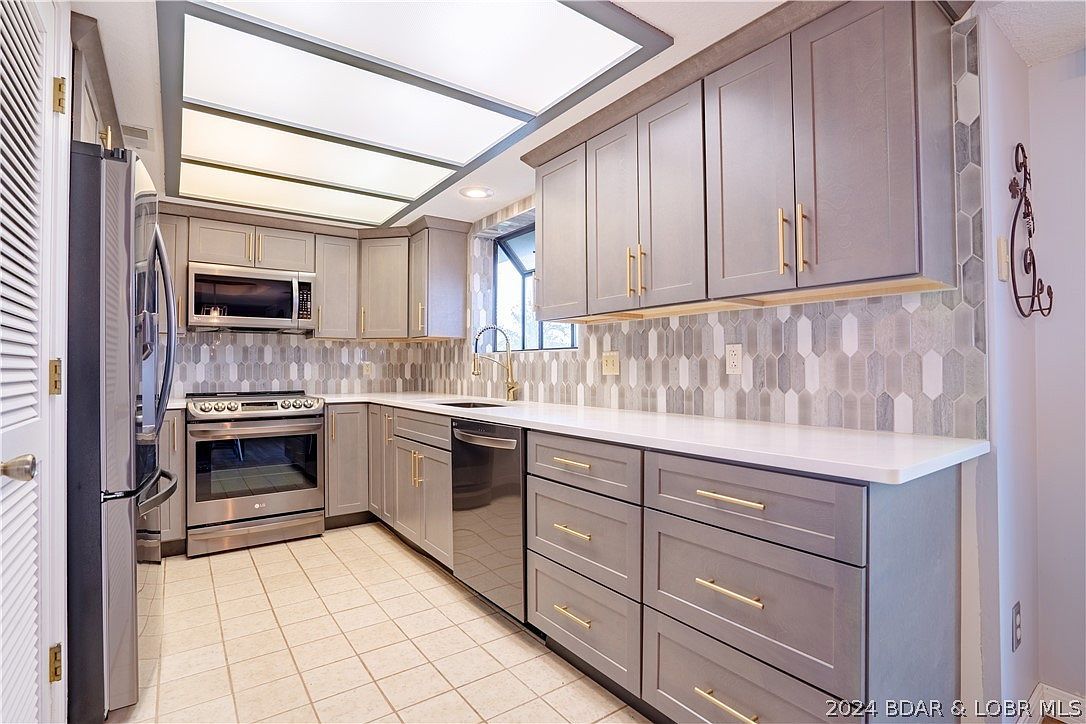 37 La Jolla Dr #3C Lake Ozark, MO 65049 - Thumbnail 4