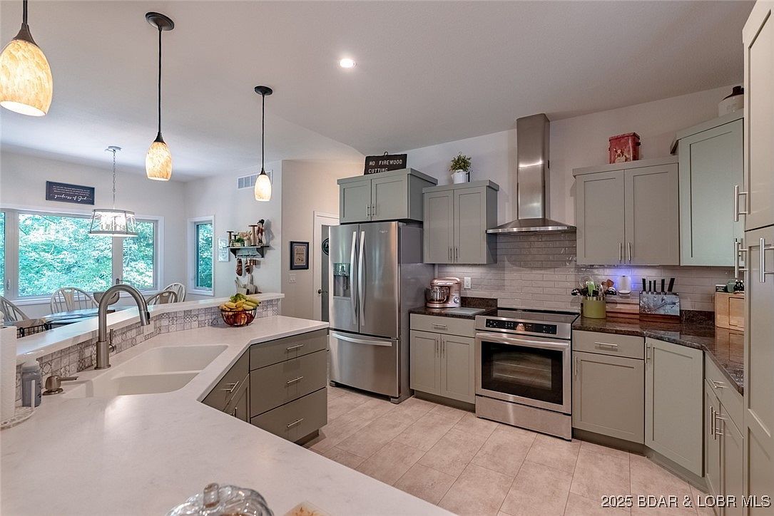 84 Beacon Hill Dr Lake Ozark, MO 65049 - Thumbnail 4