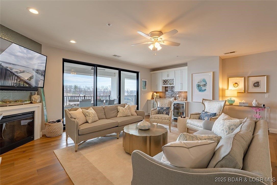 166 Captiva Dr #3E Sunrise Beach, MO 65079 - Thumbnail 4