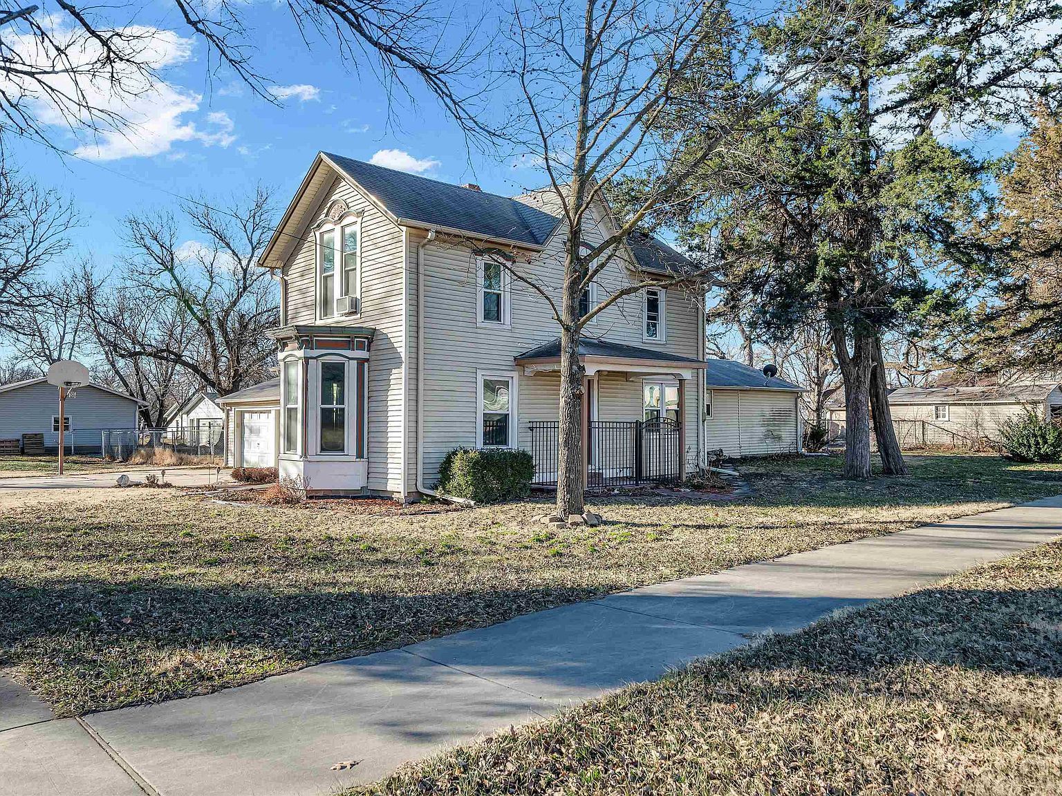 101 S Cedar St Hillsboro, KS 67063 - Thumbnail 4