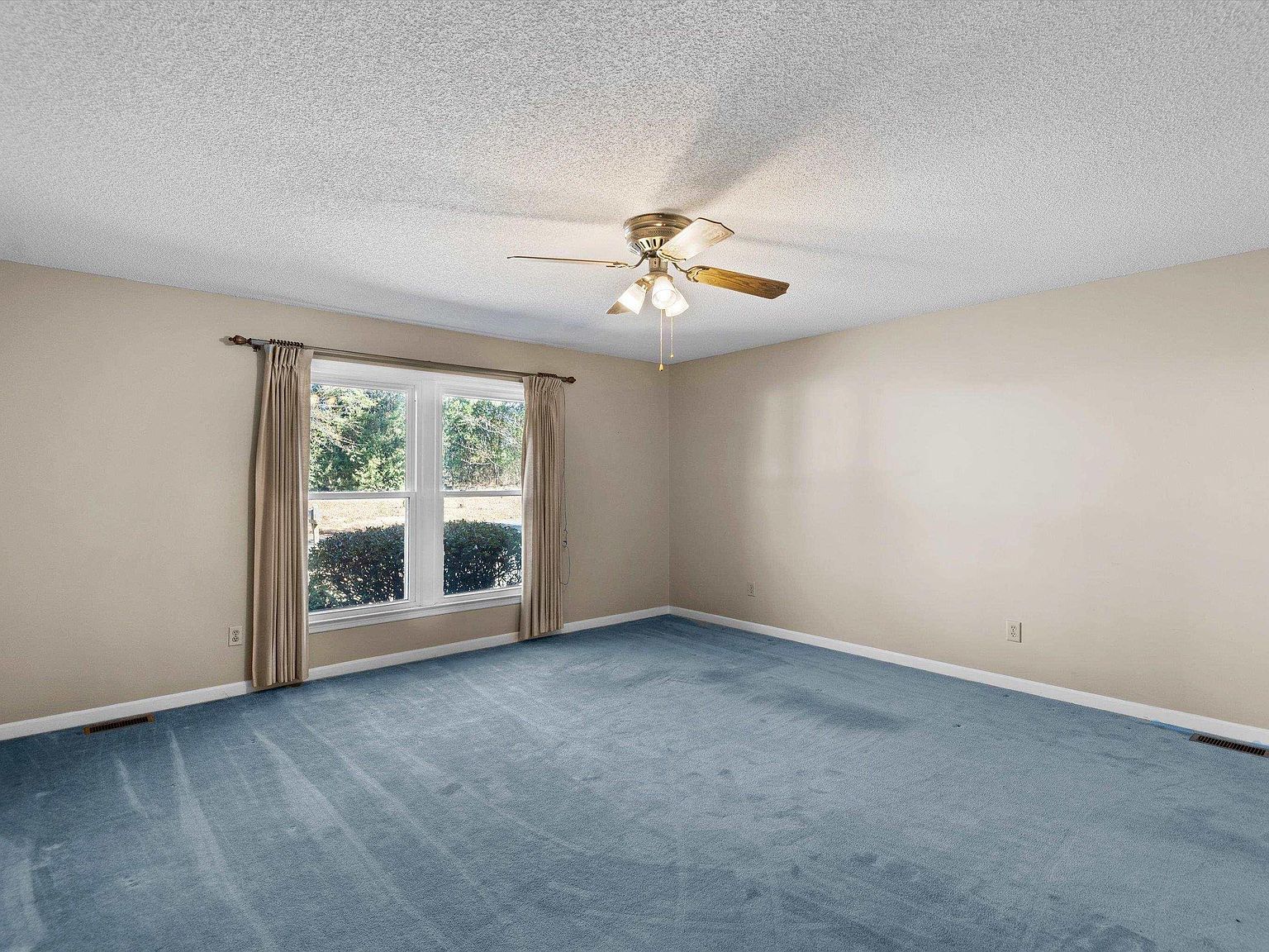 2402 Breezewood Rd Cayce, SC 29033 - Thumbnail 4