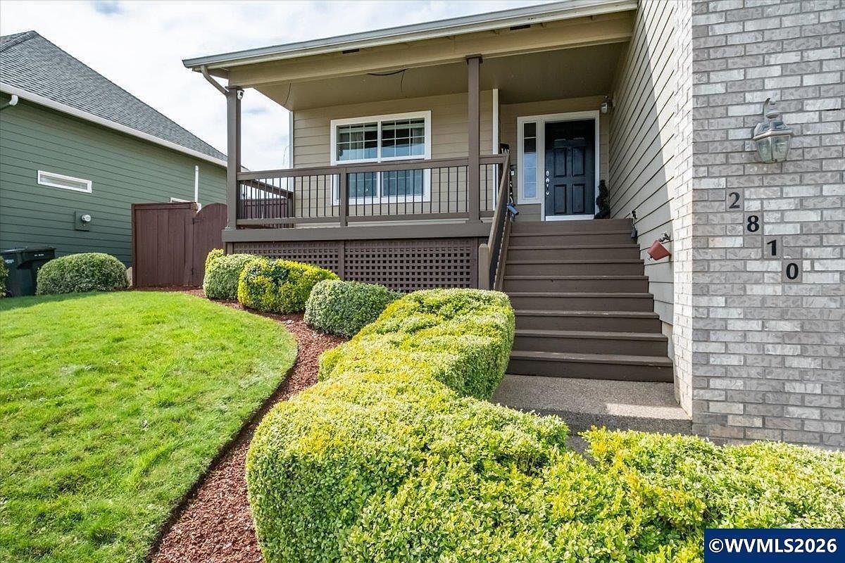 2810 Hoover Ave NW Salem, OR 97304 - Thumbnail 4