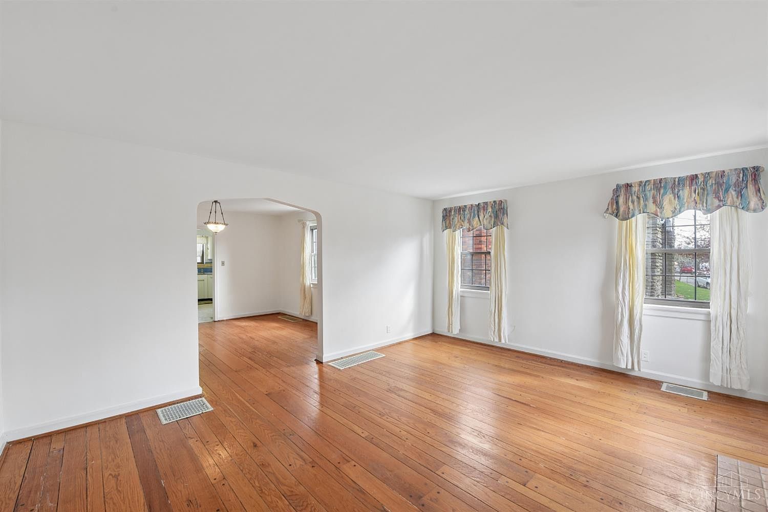 2512 Moundview Dr Cincinnati, OH 45212 - Thumbnail 4