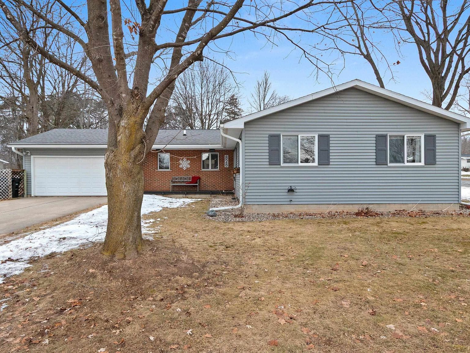 828 E Robin Ln Shawano, WI 54166 - Thumbnail 4