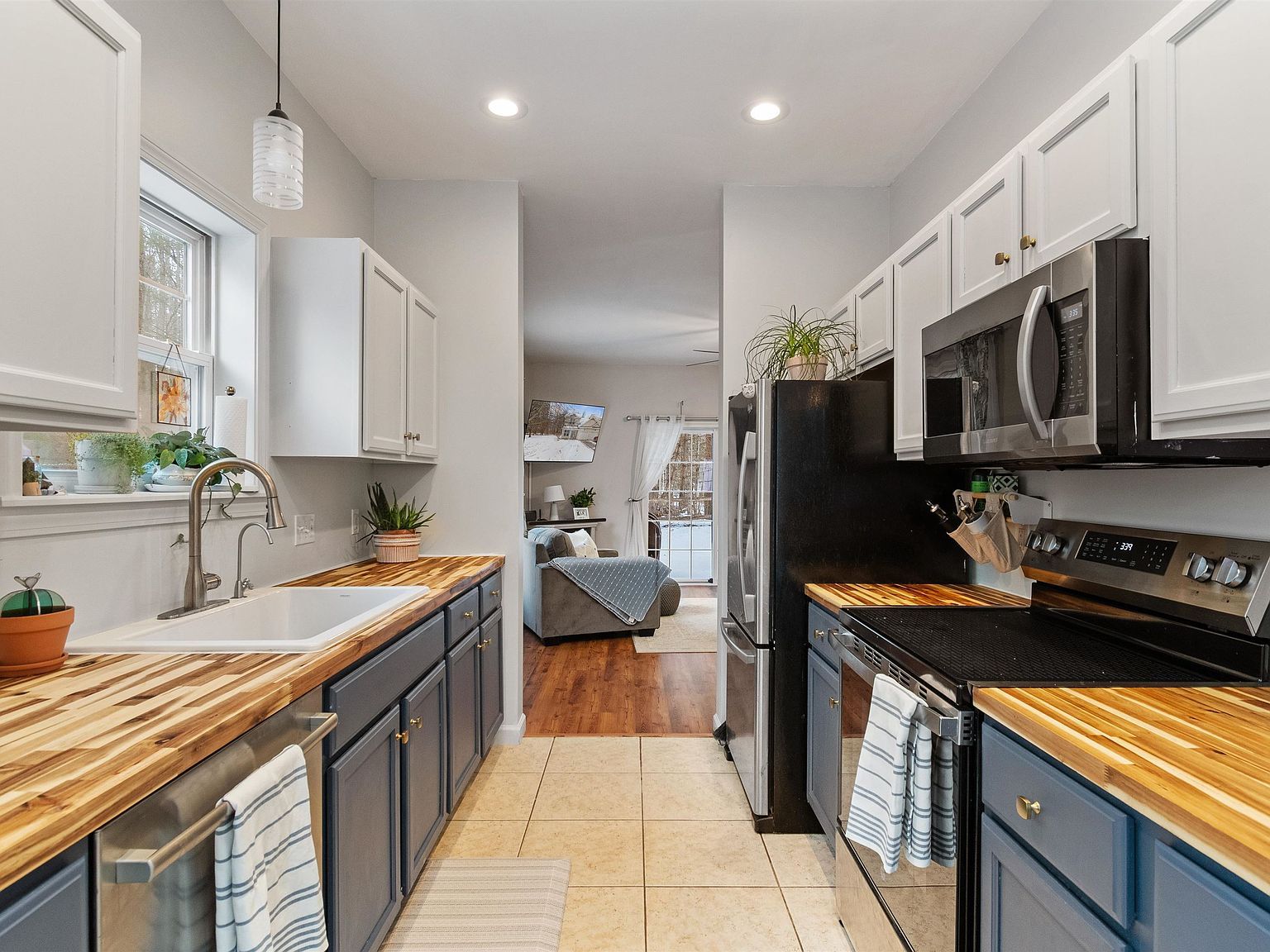 21 Irene Ave Essex Junction, VT 05452 - Thumbnail 4