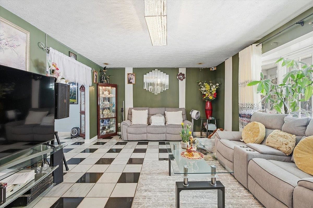 240 N Brownell Rd Williston, VT 05495 - Thumbnail 4