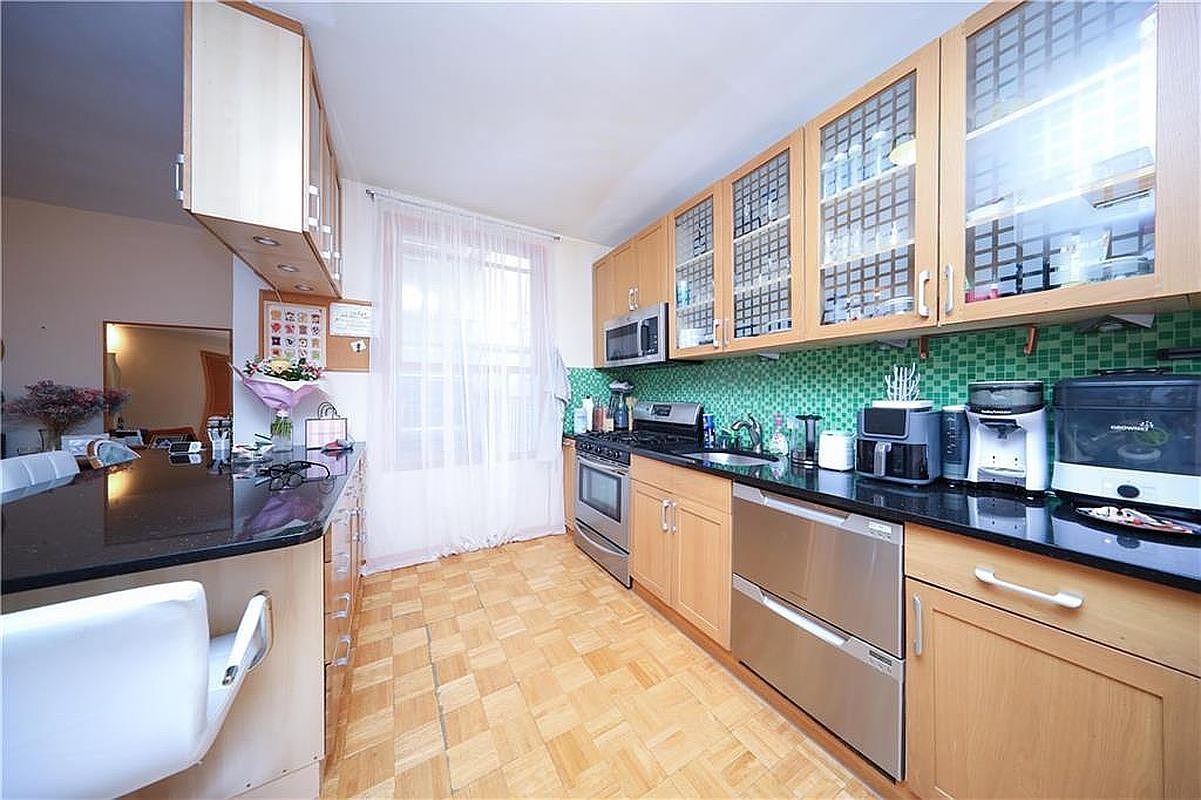 2391 E 3rd St Brooklyn, NY 11223 - Thumbnail 4